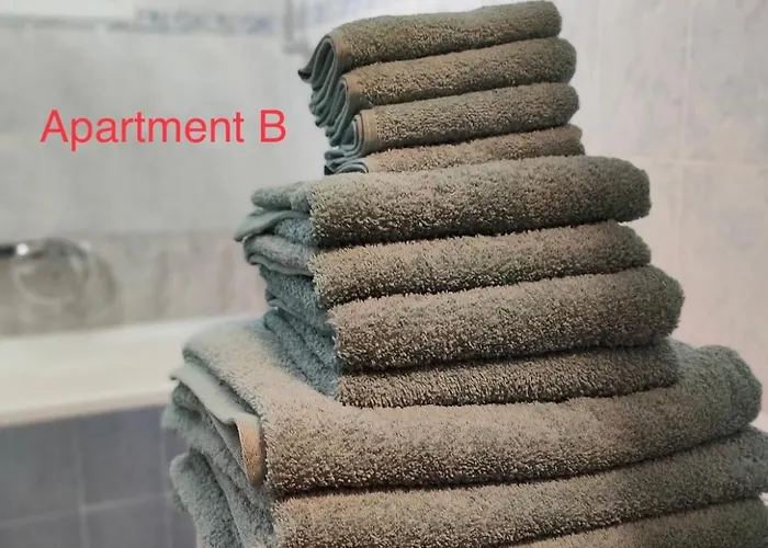 Paradise Mirka * Skála Neón Epivatón